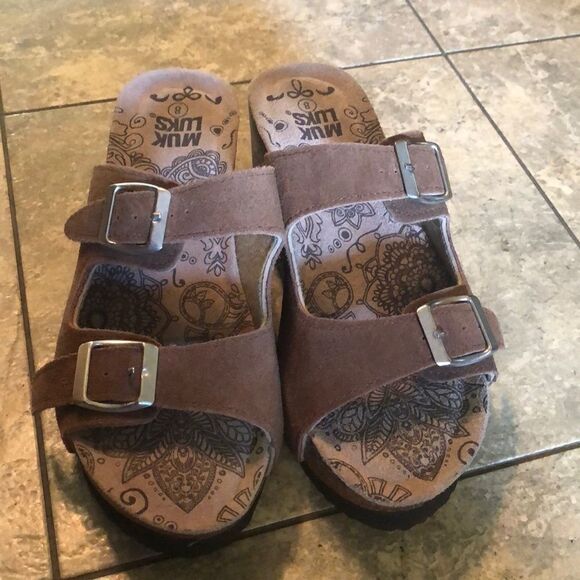 Muk  Luks sandals sz 8 - Picture 1 of 5